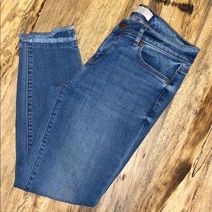 Barely worn high wasted Loft jeans!